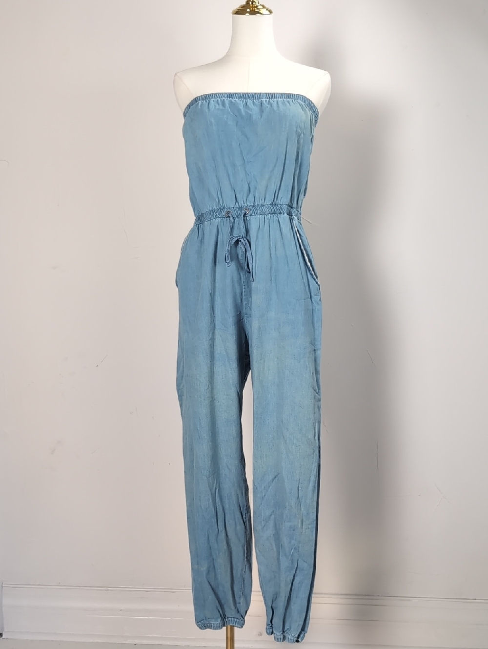 Effortless Derek Heart Strapless Chambray Jogger Jumpsuit in Light Blue Wash